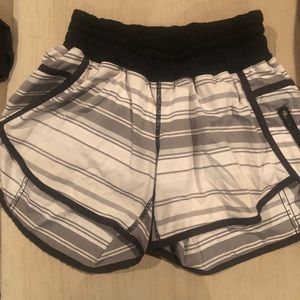 Lululemon size 4 pace tracker